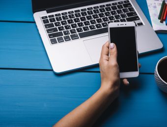 laptop-smartphone-blue-desk-with-coffee